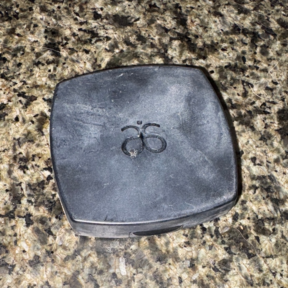 Arbonne Compact Setting Powder - Tan - Picture 3 of 3